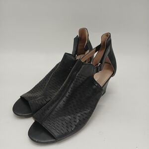 Black Adrienne Vittadini heels, size 10